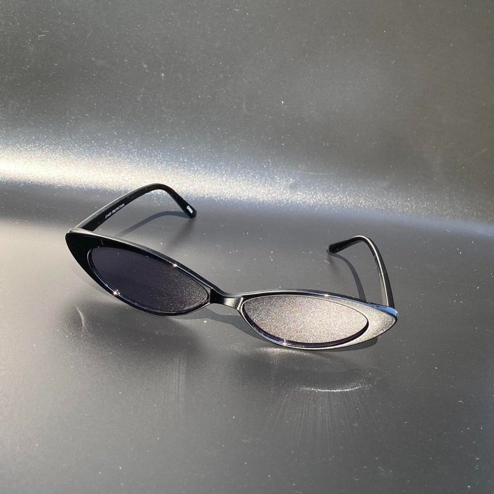 Women's 90s Inspired Small Lenses black Cat Eye Frames - Picture 3 of 4